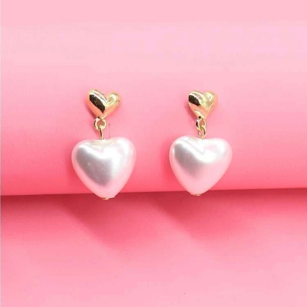 18k Gold Tone Faux pearl earrings ✨​​​​​​​